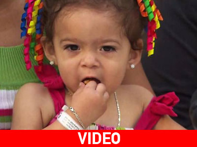 Κοριτσάκι με τρία πόδια θα περπατήσει για πρώτη φορά