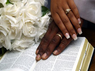 Βρετανία: «Μέτρο αντιμετώπισης της ισλαμοφοβίας οι διαθρησκευτικοί γάμοι»