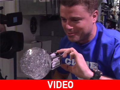 Αστροναύτες έβαλαν κάμερα μέσα σε φυσαλίδα νερού στο διάστημα