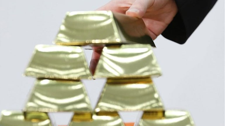 Πτωτικά χρυσός και πετρέλαιο