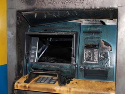 Mπαράζ εμπρηστικών επιθέσεων σε μηχανήματα τραπεζών, αυτοκίνητα και γραφεία της ΝΔ Mπαράζ εμπρηστικών επιθέσεων σε μηχανήματα τραπεζών, αυτοκίνητα και γραφεία της ΝΔ