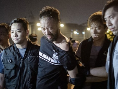 Χονγκ Κονγκ: Σύλληψη επτά αστυνομικών για ξυλοδαρμό διαδηλωτή