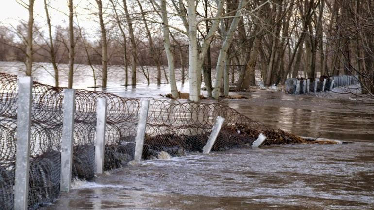 Έρευνα σε βάρος αστυνομικών στον Έβρο για ληστείες σε βάρος προσφύγων