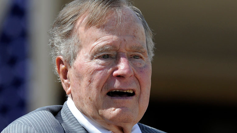 Στο νοσοκομείο με κάταγμα αυχενικού σπονδύλου ο Τζορτζ Μπους ο πρεσβύτερος