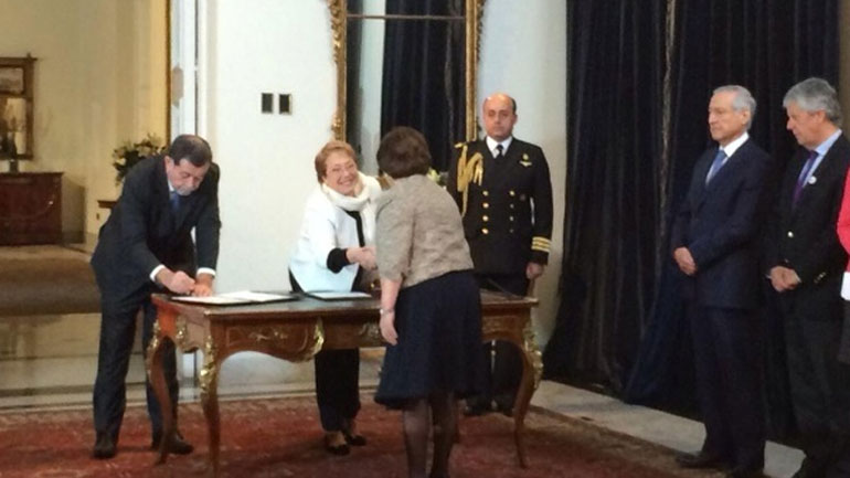 Χιλή: Η πρόεδρος Μπατσελέτ αντικατέστησε τον υπουργό Παιδείας