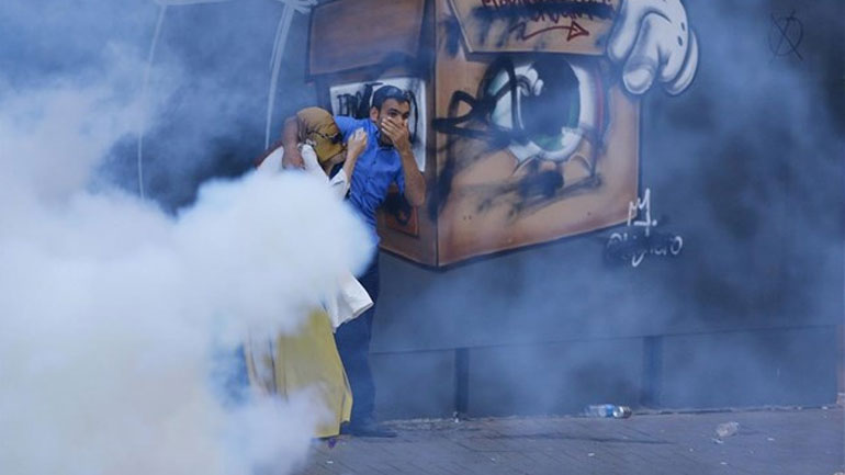 Κωνσταντινούπολη: Δακρυγόνα στη διαδήλωση για τη σφαγή στο Σουρούτς