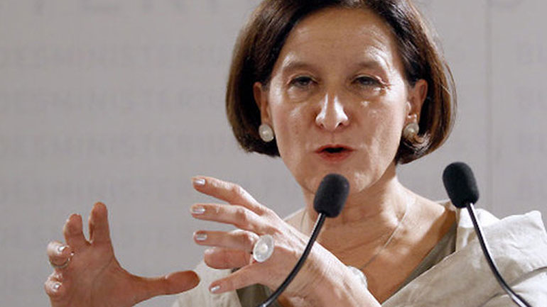 Βολές κατά της Ελλάδας από την Αυστριακή υπουργό Εσωτερικών για το άσυλο