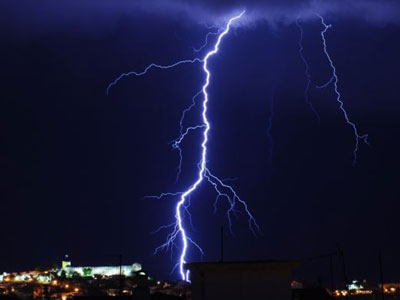 Νεκρός από κεραυνό ένας 22χρονος στη Λάρισα