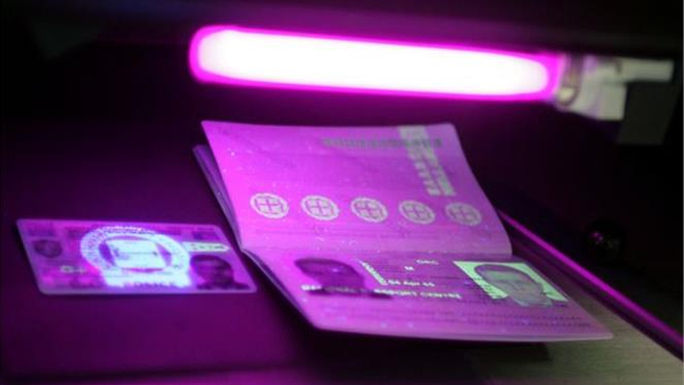 Συνήγορος του Πολίτη: Συνέχεια προβλημάτων με τα λατινικά ονόματα σε ταυτότητες και διαβατήρια