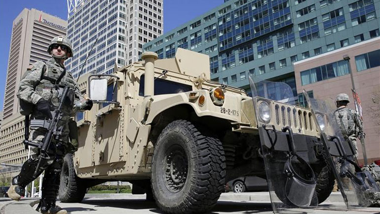 Ο στρατός στους δρόμους της Βαλτιμόρης – Για «πλιατσικολόγους» μίλησε ο Ομπάμα