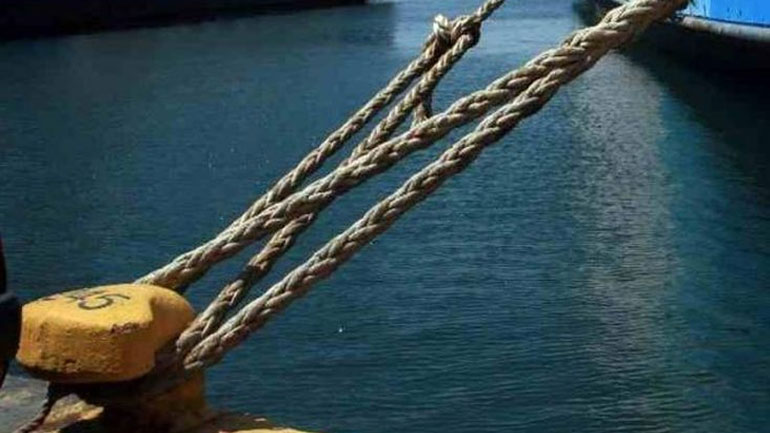 Στο λιμάνι του Λαυρίου ρυμουλκήθηκε το φορτηγό πλοίο Runner