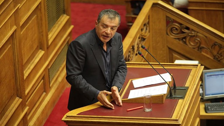 Σ. Θεοδωράκης σε Ζ. Κωνσταντοπούλου: Έχετε πρόβλημα όρασης στα άκρα δεξιά