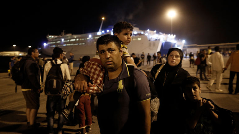 Ακόμη 1.740 πρόσφυγες έφτασαν στον Πειραιά