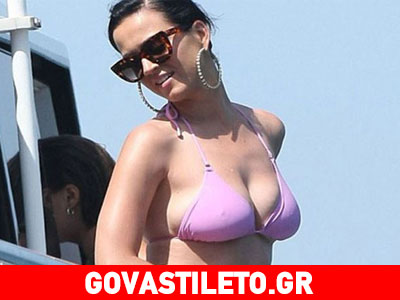 Η Katy Perry με καυτό ροζ μπικίνι σε yacht στο Sydney