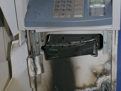 Mπαράζ εμπρηστικών επιθέσεων σε μηχανήματα τραπεζών στην Αθήνα