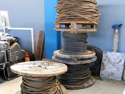 Πάτρα: 31χρονος άρπαξε 250 κιλά καλώδια από κλειστό εργοστάσιο