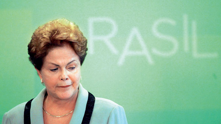 Βραζιλία: «Η αποπομπή της προέδρου θα έβαζε φωτιά στη χώρα»