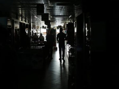 Στο σκοτάδι το Μπαγκλαντές από βλάβη στο δίκτυο ηλεκτροδότησης