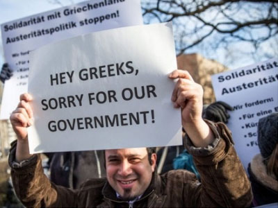 Γερμανοί διαδηλωτές: «Έλληνες συγγνώμη για την κυβέρνησή μας»
