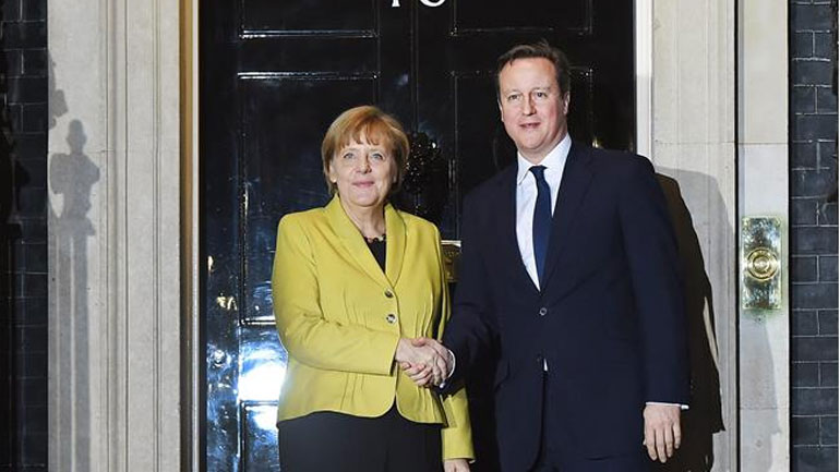 Η Μέρκελ συνεχάρη τον Κάμερον για την «εντυπωσιακή» νίκη του