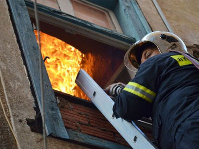 Υπό έλεγχο η πυρκαγιά στο εργοστάσιο στο Κορωπί