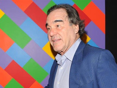 Ο Όλιβερ Στόουν θέλει να γυρίσει ταινία-ντοκιμαντέρ για τον Πούτιν