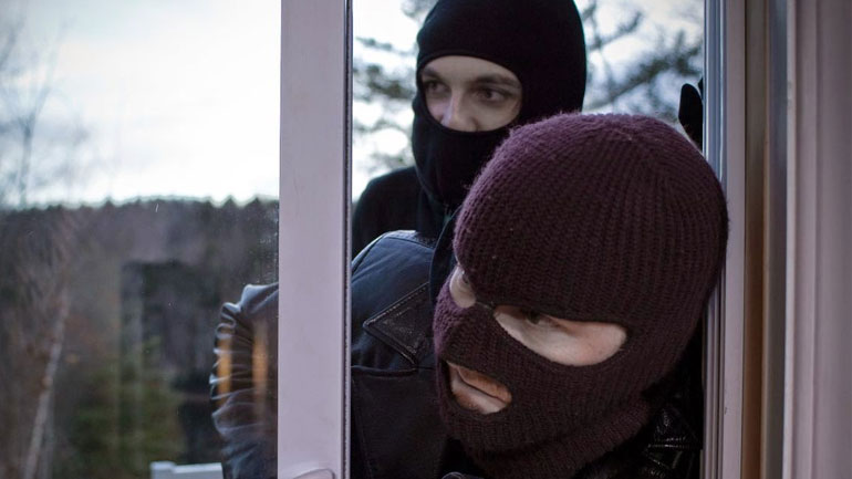 Κάτοικοι Καρύστου: «Θα πάρουμε τον νόμο στα χέρια μας»