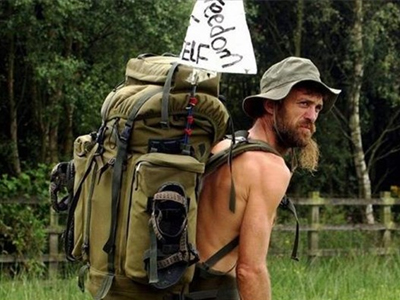 Έχασε τη δικαστική του διαμάχη ο «γυμνός πεζοπόρος» της Βρετανίας