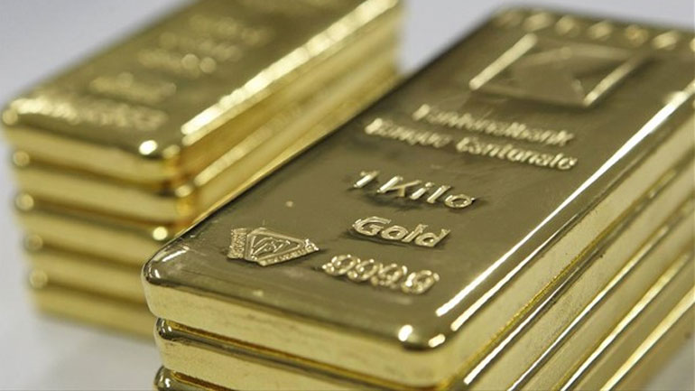 Πτωτικά χρυσός και πετρέλαιο