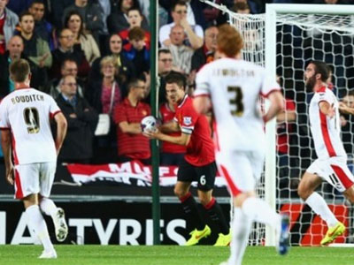 Ταπεινωτικός αποκλεισμός για τη Μάντσεστερ