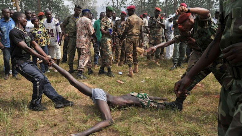 Νότια Αφρική: Μαινόμενο πλήθος λίντσαρε δύο άτομα που νόμιζε ότι ήταν… μάγοι