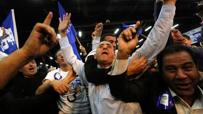 Μάχη στήθος με στήθος Νετανιάχου – Χέρτσογκ δείχνουν τα exit polls