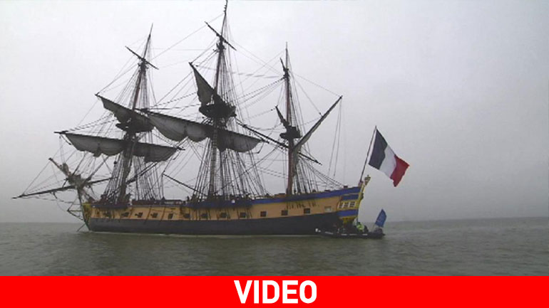 «Δαμάζει» τα κύματα το αντίγραφο της φρεγάτας Ερμιόνη