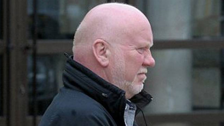 Πυροσβέστης έσωσε 9χρονη από φωτιά και τη βίασε