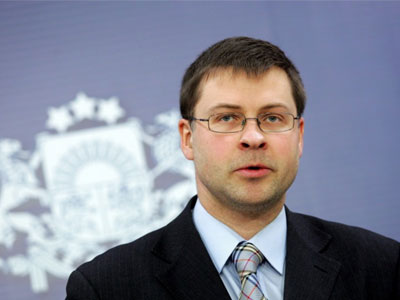 Αντιπρόεδρος Κομισιόν: Δεν εξετάζουμε διαγραφή ελληνικού χρέους