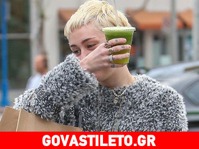 Η Miley Cyrus κυκλοφορεί με… πράσινο χυμό στο χέρι!