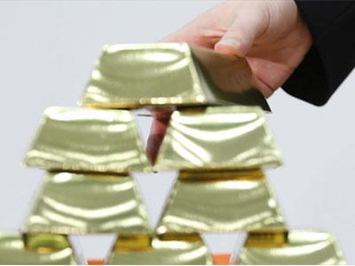 Σε χαμηλά δύο εβδομάδων ο χρυσός – Με κέρδη το αργό