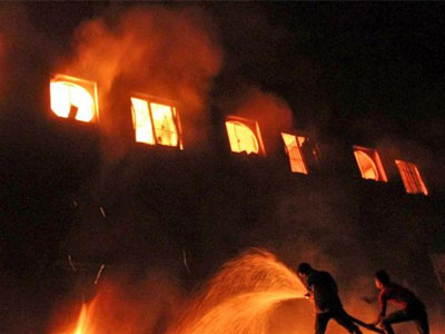 Πυρκαγιά σε εργοστάσιο στην Τρίπολη