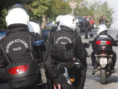 Αστυνομικοί της ομάδας ΔΙΑΣ σώζουν ηλικιωμένο στην Καλαμάτα