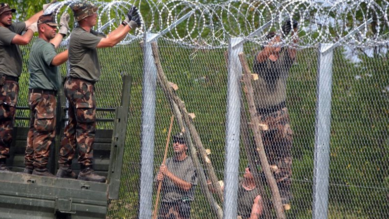 ΠΓΔΜ: Εξετάζει την κατασκευή συνοριακού φράχτη για τον περιορισμό των μεταναστευτικών εισροών