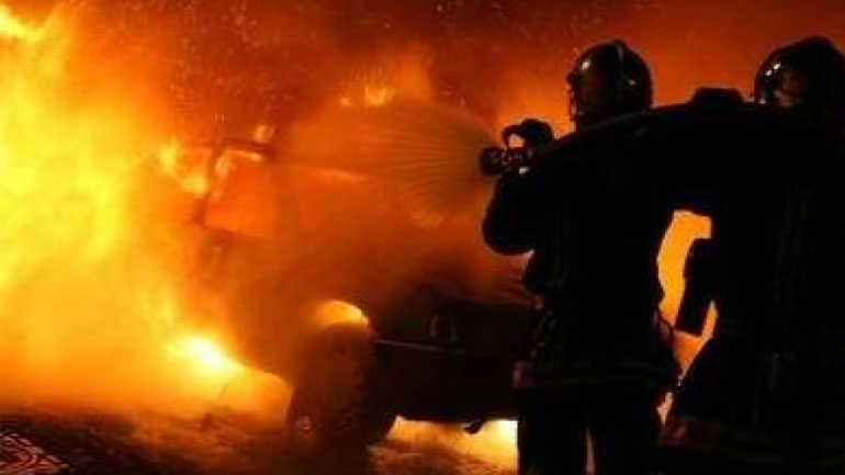 Πυρκαγιά σε αντιπροσωπεία αυτοκινήτων στη Γλυφάδα