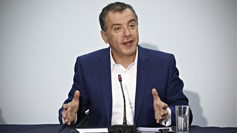 Στ. Θεοδωράκης: «Το πολιτικό σύστημα να στερηθεί όσα στερήθηκε και ο λαός»