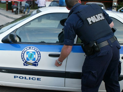 Πάτρα: Συνελήφθη για απόπειρα ανθρωποκτονίας εναντίων δύο αδελφών Πάτρα: Συνελήφθη για απόπειρα ανθρωποκτονίας εναντίων δύο αδελφών