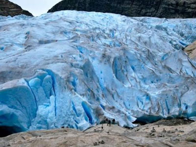 Νορβηγία: Κομμάτι παγετώνα καταπλάκωσε τουρίστες Νορβηγία: Κομμάτι παγετώνα καταπλάκωσε τουρίστες