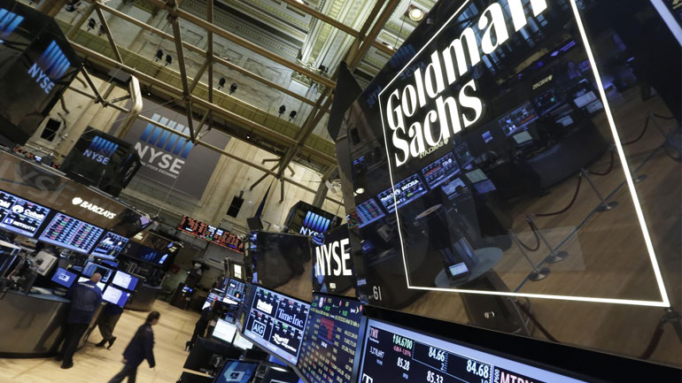 Goldman Sachs: «Βλέπει» πτώση του ευρώ λόγω της νομισματικής χαλάρωσης της ΕΚΤ