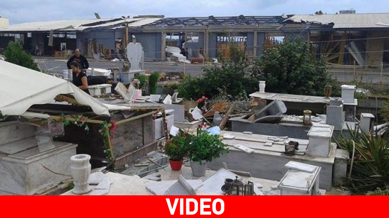 Πλημμύρισε νεκροταφείο στην Καλαμάτα Πλημμύρισε νεκροταφείο στην Καλαμάτα