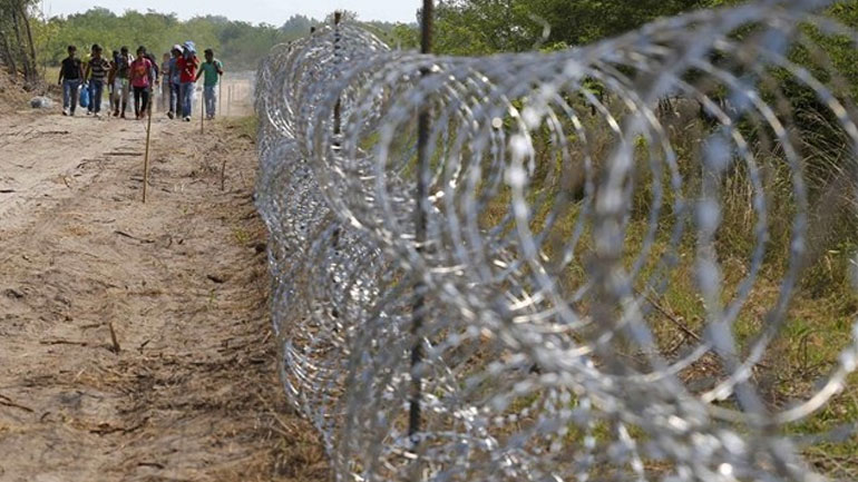 Ουγγαρία: Χιλιάδες αστυνομικοί στα σύνορα με τη Σερβία για τους πρόσφυγες