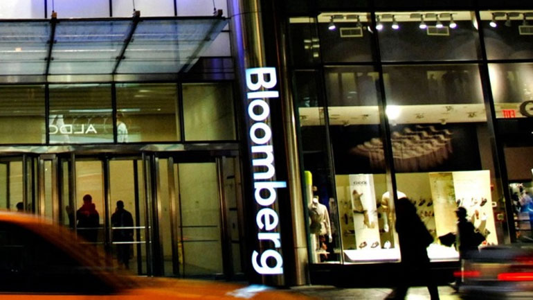 Bloomberg: Οι Έλληνες έκρυψαν δέκα δισ. ευρώ… κάτω από τα στρώματα