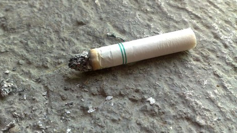 Παρίσι: Πρόστιμο 68 ευρώ σε όσους πετούν τα αποτσίγαρά τους στον δρόμο