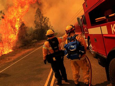Πυρκαγιά απειλεί 380 σπίτια στην Καλιφόρνια